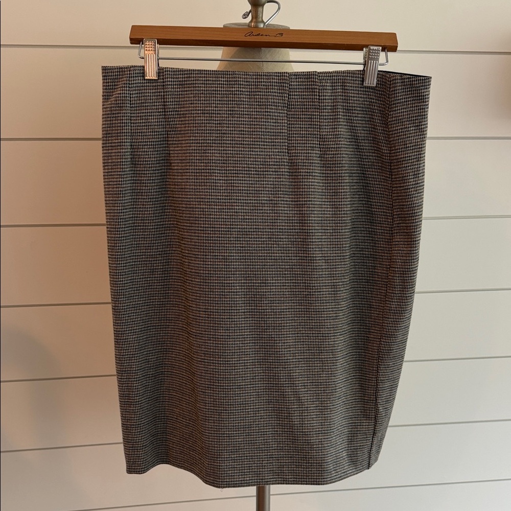Amanda & Chelsea Black and White Houndstooth Pencil Skirt
